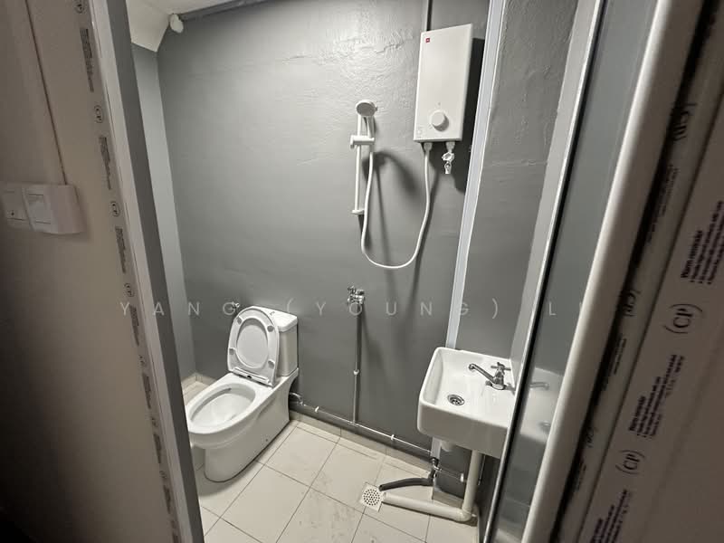 387874, , Studio, 200 sqft, Corner Terrace For Rent, by Yang (Young) Li, 500181235 - Bathroom - PropertyGuru.com.sg