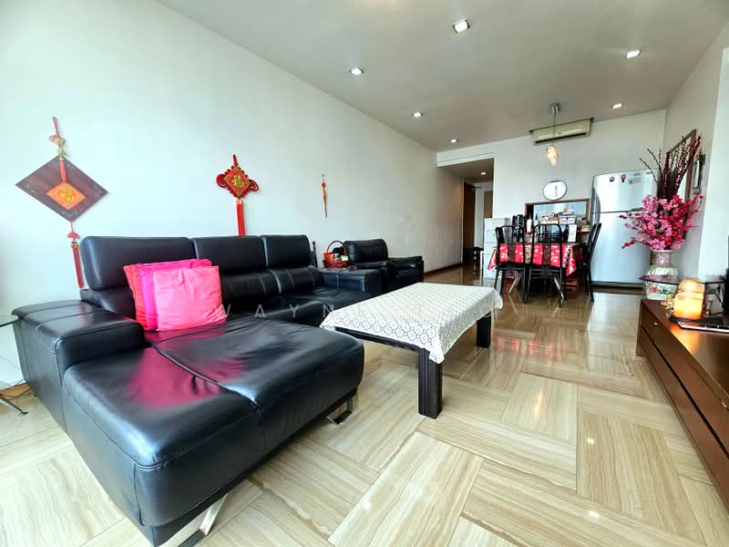 Hillview Regency, 28 Bukit Batok East Avenue 2, 3 Bedrooms, 1,130 sqft, Condominium For Sale, by Wayne Teo, 500181252 - Living Room - PropertyGuru.com.sg