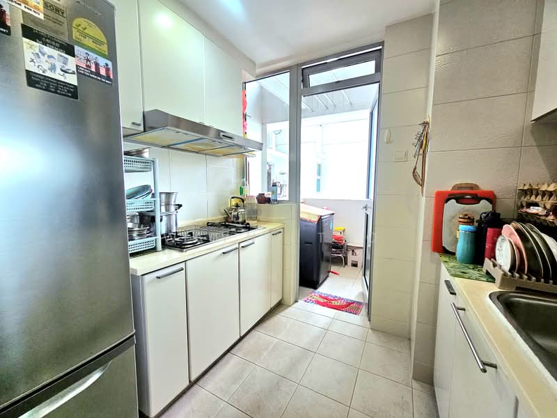 Hillview Regency, 28 Bukit Batok East Avenue 2, 3 Bedrooms, 1,130 sqft, Condominium For Sale, by Wayne Teo, 500181252 - Kitchen - PropertyGuru.com.sg