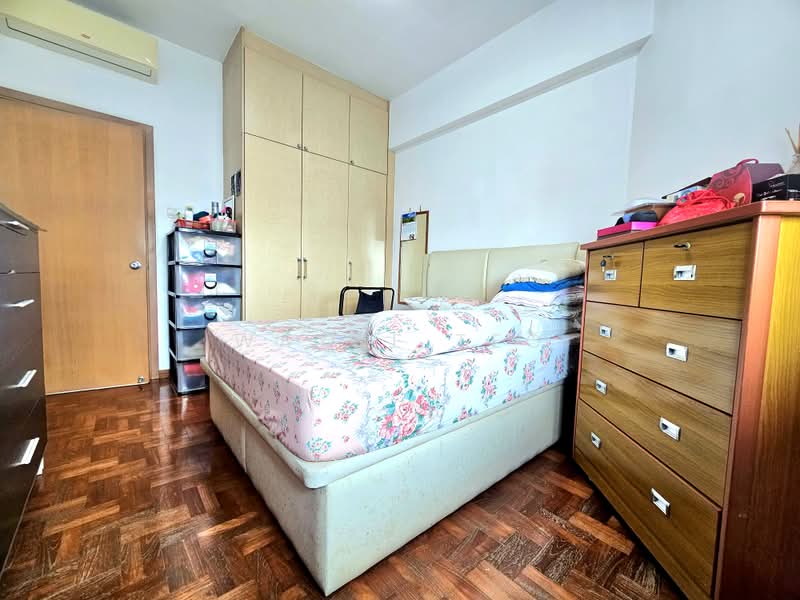 Hillview Regency, 28 Bukit Batok East Avenue 2, 3 Bedrooms, 1,130 sqft, Condominium For Sale, by Wayne Teo, 500181252 - Bedroom - PropertyGuru.com.sg