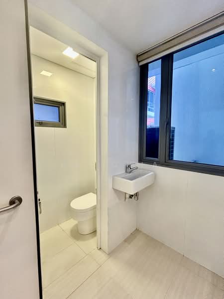 Woodhaven, 71 Woodgrove Avenue, 3 Bedrooms, 1,173 sqft, Condominium For Sale, by hui Chia, 500181256 - Bathroom - PropertyGuru.com.sg