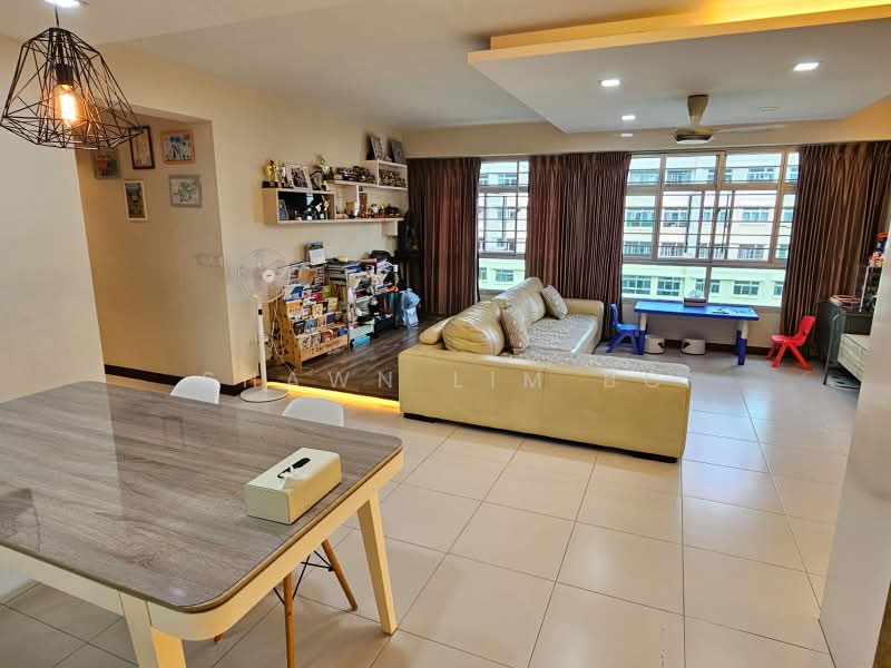 428A Yishun Avenue 11, 428A Yishun Avenue 11, 3 Bedrooms, 1,206 sqft, HDB Flat For Sale, by Shawn Lim BC, 500181268 - Living Room - PropertyGuru.com.sg