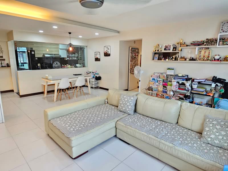 428A Yishun Avenue 11, 428A Yishun Avenue 11, 3 Bedrooms, 1,206 sqft, HDB Flat For Sale, by Shawn Lim BC, 500181268 - Living Room - PropertyGuru.com.sg