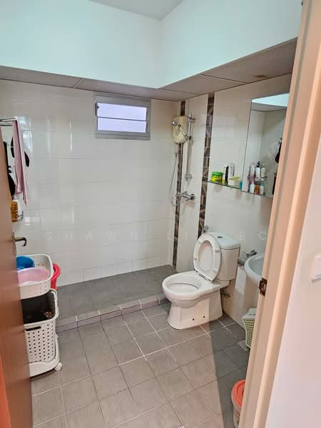 428A Yishun Avenue 11, 428A Yishun Avenue 11, 3 Bedrooms, 1,206 sqft, HDB Flat For Sale, by Shawn Lim BC, 500181268 - Bathroom - PropertyGuru.com.sg