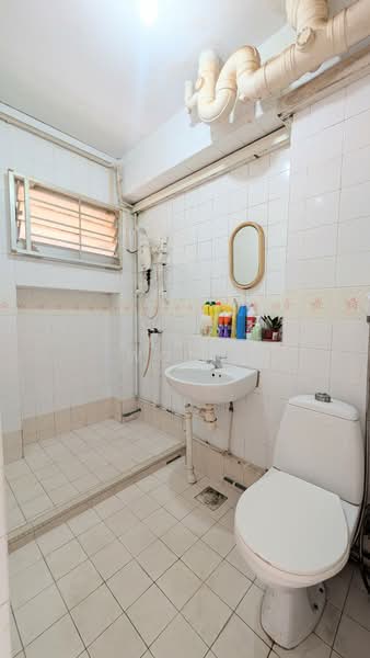 160 Pasir Ris Street 13, 160 Pasir Ris Street 13, 4 Bedrooms, 1,571 sqft, HDB Flat For Sale, by Karen Wong, 500181277 - Bathroom - PropertyGuru.com.sg