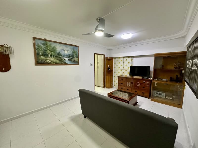 433 Yishun Avenue 6, 433 Yishun Avenue 6, 3 Bedrooms, 904 sqft, HDB Flat For Rent, by Chew Hock Ngee, 500181288 - Living Room - PropertyGuru.com.sg
