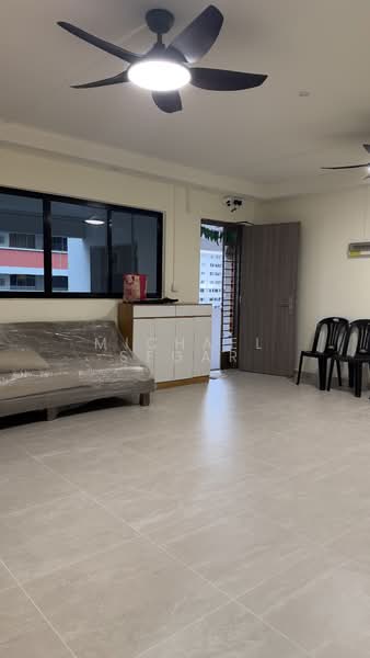 414 Bukit Batok West Avenue 4, 414 Bukit Batok West Avenue 4, 2 Bedrooms, 1,103 sqft, HDB Flat For Rent, by Michael Segar, 500181290 - Living Room - PropertyGuru.com.sg