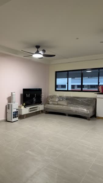 414 Bukit Batok West Avenue 4, 414 Bukit Batok West Avenue 4, 2 Bedrooms, 1,103 sqft, HDB Flat For Rent, by Michael Segar, 500181290 - Living Room - PropertyGuru.com.sg
