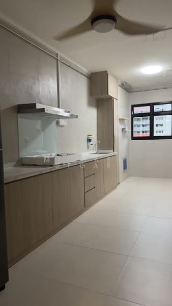 414 Bukit Batok West Avenue 4, 414 Bukit Batok West Avenue 4, 2 Bedrooms, 1,103 sqft, HDB Flat For Rent, by Michael Segar, 500181290 - Kitchen - PropertyGuru.com.sg