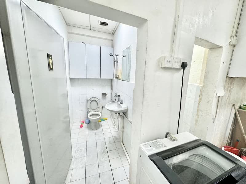 Ground Floor | Dual Key | 8 Pax Dormitory And Potential Shop @ Guillemard Road, Guillemard Road, 1,140 sqft, Dormitory For Sale, by Marc Lee, 500181292 - Bathroom - CommercialGuru.com.sg