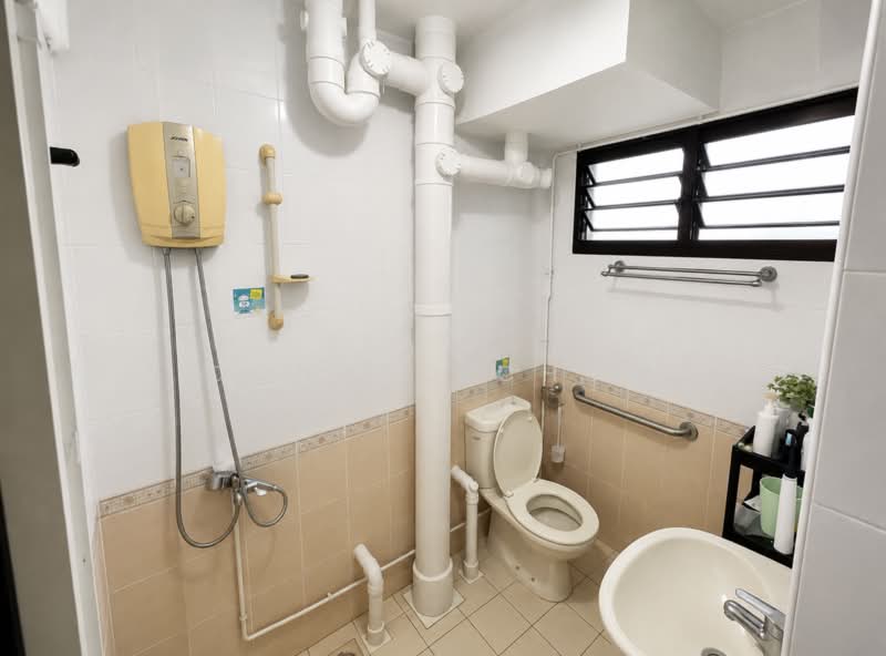 605 Clementi West Street 1, 605 Clementi West Street 1, 3 Bedrooms, 1,281 sqft, HDB Flat For Sale, by Conrad Chow, 500181301 - Bathroom - PropertyGuru.com.sg