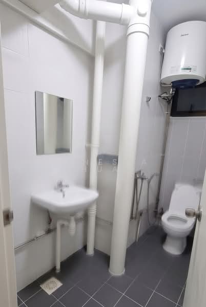 410 Jurong West Street 42, 410 Jurong West Street 42, Room Rental, 250 sqft, HDB Flat For Rent, by Vanessa Chuah, 500181307 - Bathroom - PropertyGuru.com.sg