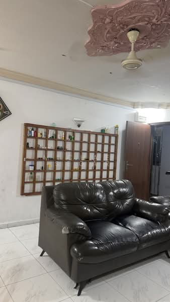 717 Jurong West Street 71, 717 Jurong West Street 71, 3 Bedrooms, 1,102 sqft, HDB Flat For Sale, by Michael Segar, 500181310 - Living Room - PropertyGuru.com.sg