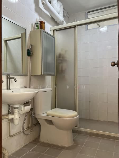 154 Gangsa Road, 154 Gangsa Road, 3 Bedrooms, 1,302 sqft, HDB Flat For Sale, by Ancy Koh, 500181327 - Bathroom - PropertyGuru.com.sg