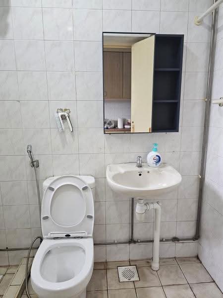 664B Jurong West Street 64, 664B Jurong West Street 64, Boon Lay / Jurong / Tuas, Room Rental, 150 sqft, HDB Flat For Rent, by Richard Poh, 500181363 - Bathroom - PropertyGuru.com.sg