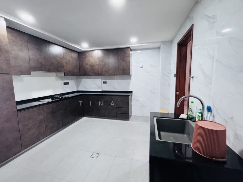 Kellett Court, 21 Shelford Road, 3 Bedrooms, 1,044 sqft, Condominium For Sale, by Tina Cai, 500181365 - Kitchen - PropertyGuru.com.sg