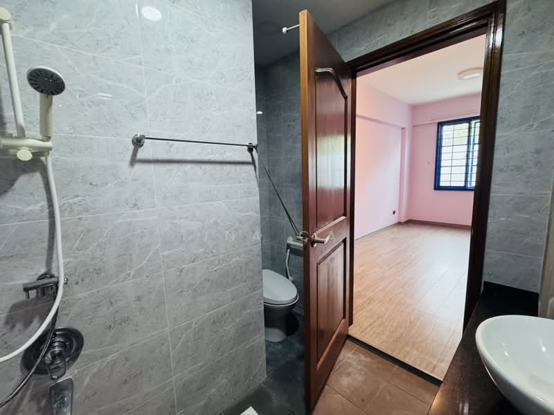 Kellett Court, 21 Shelford Road, 3 Bedrooms, 1,044 sqft, Condominium For Sale, by Tina Cai, 500181365 - Master Bathroom - PropertyGuru.com.sg
