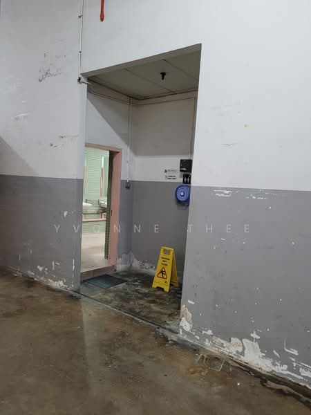Lam Soon Industrial Building, 63 Hillview Avenue, 3,700 sqft, Light Industrial (B1) For Sale, by Yvonne Thee, 500181385 - Bathroom - CommercialGuru.com.sg