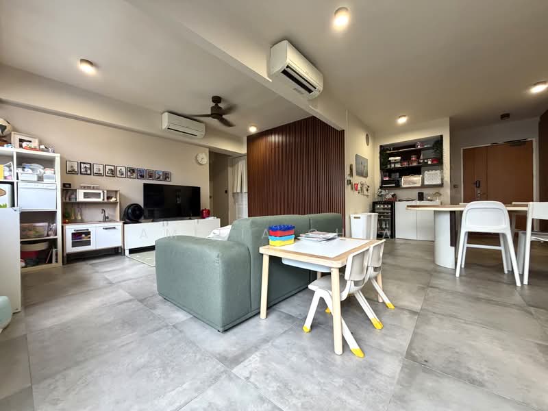 471A Fernvale Street, 471A Fernvale Street, 2 Bedrooms, 1,001 sqft, HDB Flat For Sale, by Amelia Chia, 500181405 - Living Room - PropertyGuru.com.sg
