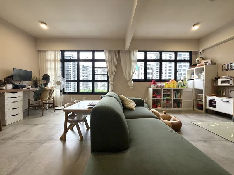 471A Fernvale Street, 471A Fernvale Street, 2 Bedrooms, 1,001 sqft, HDB Flat For Sale, by Amelia Chia, 500181405 - Living Room - PropertyGuru.com.sg