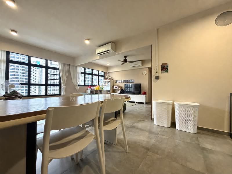 471A Fernvale Street, 471A Fernvale Street, 2 Bedrooms, 1,001 sqft, HDB Flat For Sale, by Amelia Chia, 500181405 - Living Room - PropertyGuru.com.sg
