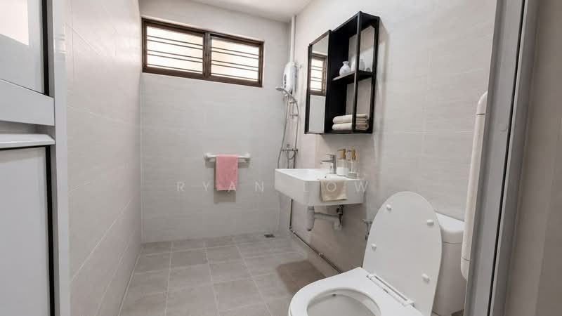 Central Singapore | Bishan | Well Maintained| Spacious| 4Room HDB, , 3 Bedrooms, 1,120 sqft, HDB Flat For Sale, by Ryan Low, 500181409 - Bathroom - PropertyGuru.com.sg