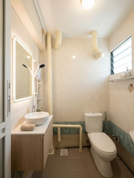 640 Ang Mo Kio Avenue 6, 640 Ang Mo Kio Avenue 6, 3 Bedrooms, 980 sqft, HDB Flat For Sale, by Louis Tay, 500181412 - Master Bathroom - PropertyGuru.com.sg