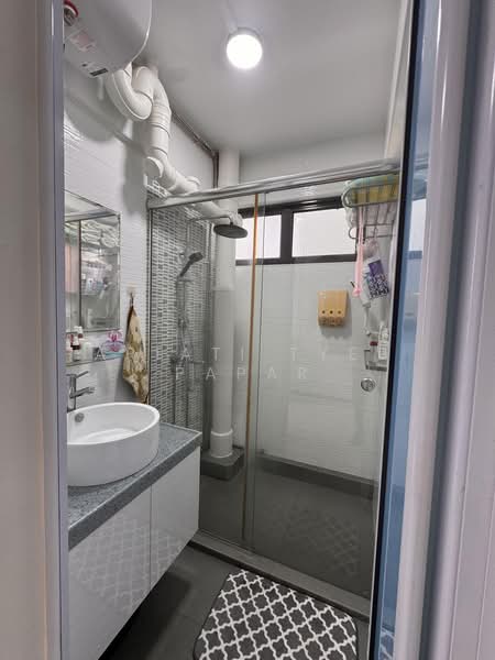 410 Pandan Gardens, 410 Pandan Gardens, 2 Bedrooms, 775 sqft, HDB Flat For Rent, by Ariati Tyeb Papar, 500181413 - Bathroom - PropertyGuru.com.sg