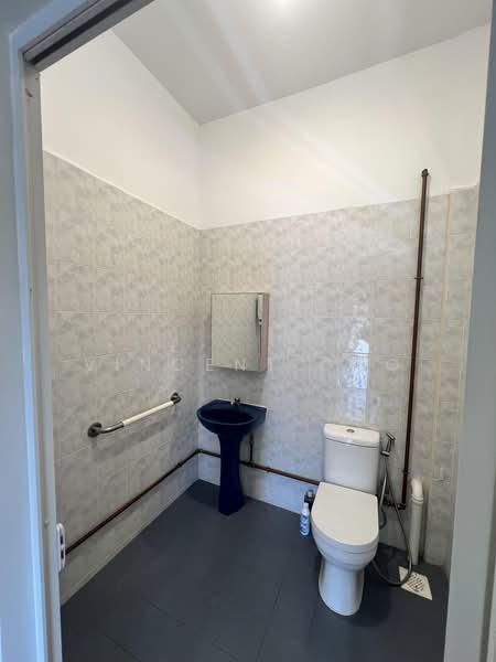 Bedokville, Jalan Limau Nipis, 4 Bedrooms, 2,300 sqft, Semi-Detached House For Rent, by Vincent Ong, 500181415 - Bathroom - PropertyGuru.com.sg