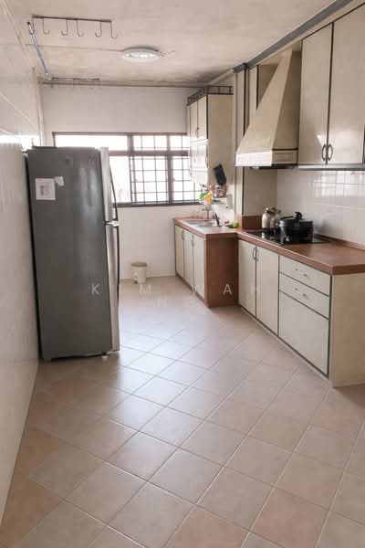 910 Tampines Street 91, 910 Tampines Street 91, 3 Bedrooms, 1,119 sqft, HDB Flat For Sale, by Kim Wah Ng, 500181443 - Kitchen - PropertyGuru.com.sg