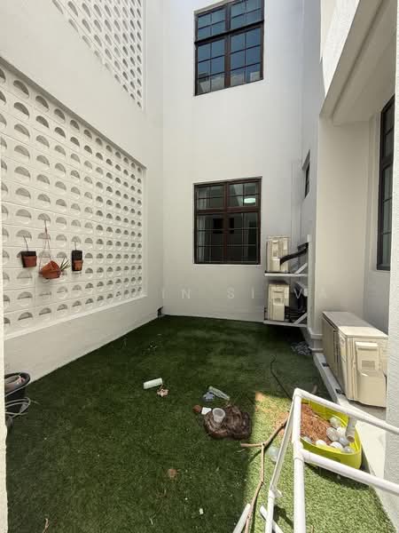 Onan Court, 291A Onan Road, 3 Bedrooms, 1,779 sqft, Walk-up Apartment For Sale, by Martin Silva, 500181446 - Exterior - PropertyGuru.com.sg