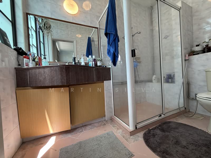Onan Court, 291A Onan Road, 3 Bedrooms, 1,779 sqft, Walk-up Apartment For Sale, by Martin Silva, 500181446 - Bathroom - PropertyGuru.com.sg
