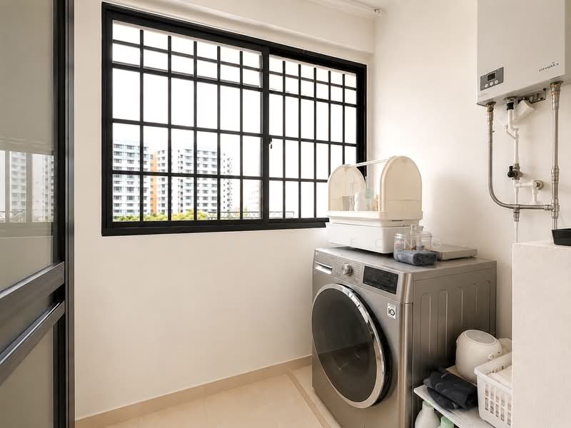 547A Segar Road, 547A Segar Road, 3 Bedrooms, 990 sqft, HDB Flat For Sale, by Howgene Leong, 500181470 - Service Yard - PropertyGuru.com.sg