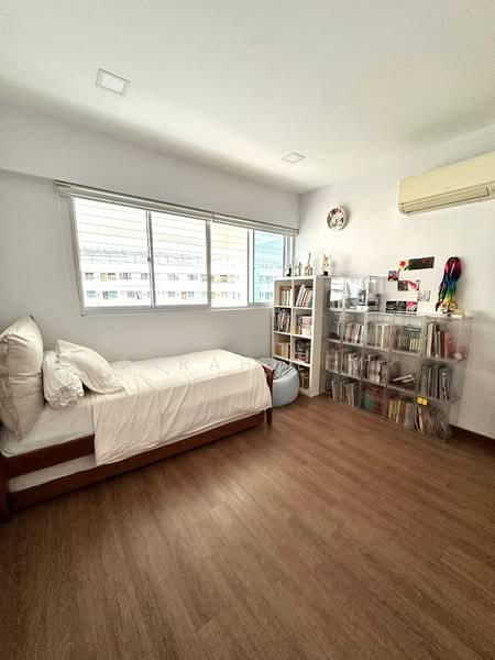 156 Tampines Street 12, 156 Tampines Street 12, 3 Bedrooms, 1,614 sqft, HDB Flat For Sale, by Sarah Lim, 500181476 - Bedroom - PropertyGuru.com.sg