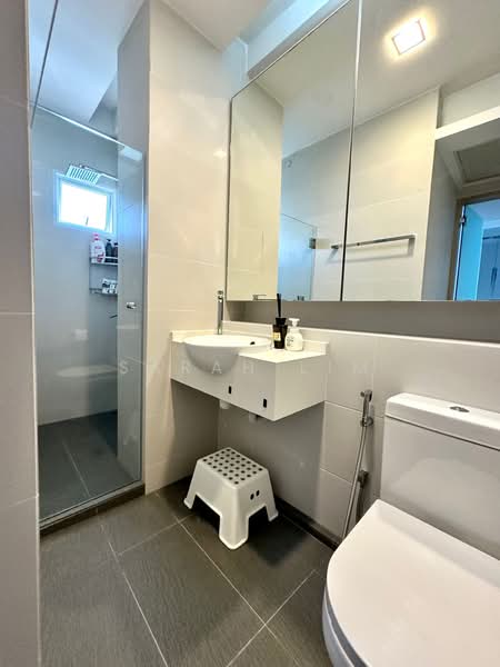 156 Tampines Street 12, 156 Tampines Street 12, 3 Bedrooms, 1,614 sqft, HDB Flat For Sale, by Sarah Lim, 500181476 - Bathroom - PropertyGuru.com.sg