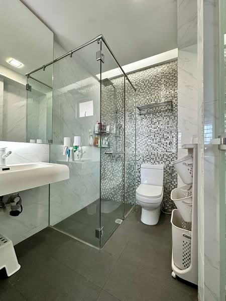 156 Tampines Street 12, 156 Tampines Street 12, 3 Bedrooms, 1,614 sqft, HDB Flat For Sale, by Sarah Lim, 500181476 - Bathroom - PropertyGuru.com.sg