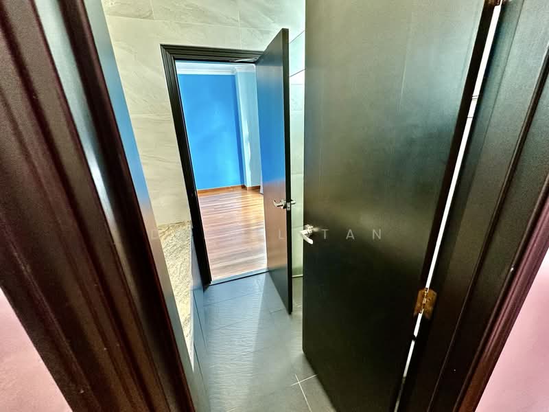 King's Drive, King's Drive, 5 Bedrooms, 4,000 sqft, Semi-Detached House For Rent, by Darryl Tan, 500181481 - 2nd Storey - JnJ Toilet Connector - PropertyGuru.com.sg