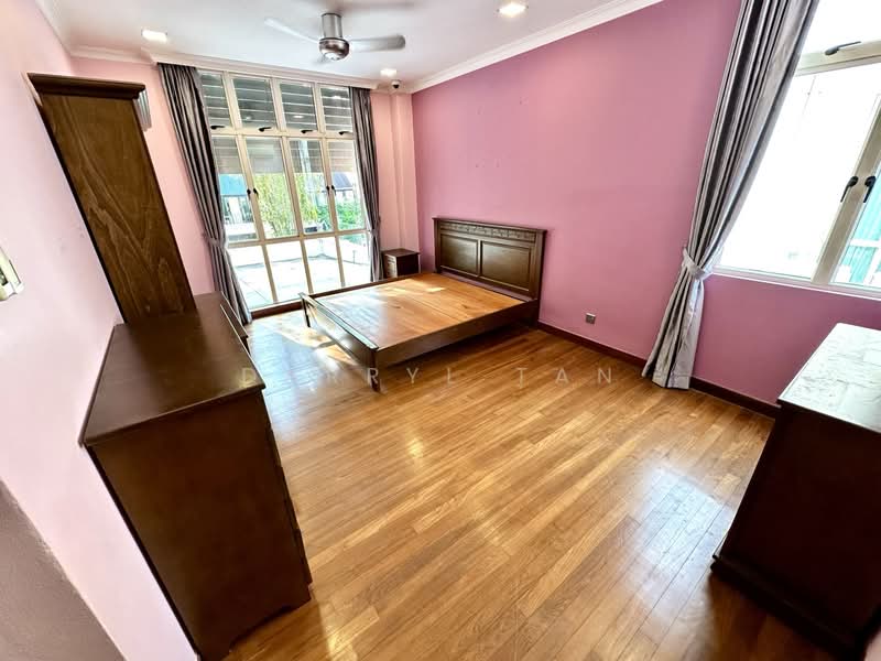 King's Drive, King's Drive, 5 Bedrooms, 4,000 sqft, Semi-Detached House For Rent, by Darryl Tan, 500181481 - 2nd Storey - Master Bedroom - PropertyGuru.com.sg