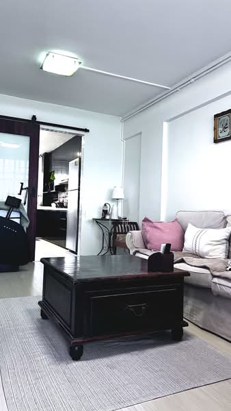 172 Yishun Avenue 7, 172 Yishun Avenue 7, 2 Bedrooms, 689 sqft, HDB Flat For Sale, by Thomas Lin, 500181485 - Living Room - PropertyGuru.com.sg
