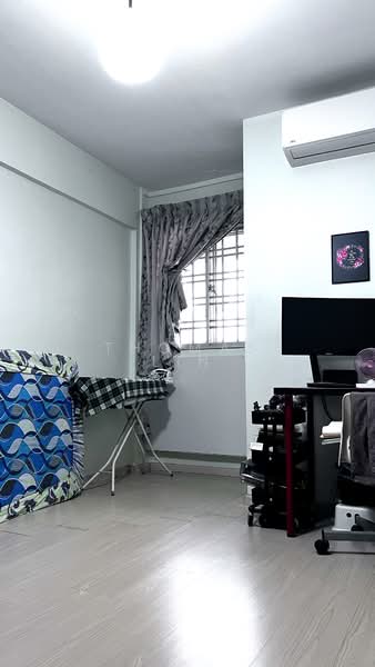 172 Yishun Avenue 7, 172 Yishun Avenue 7, 2 Bedrooms, 689 sqft, HDB Flat For Sale, by Thomas Lin, 500181485 - Master bedroom - PropertyGuru.com.sg