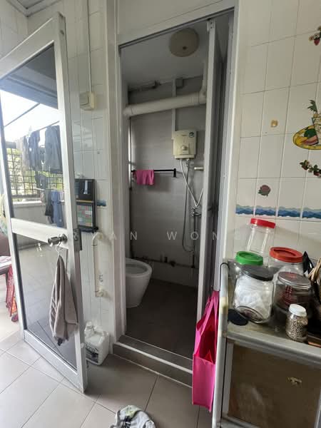 257 Kim Keat Avenue, 257 Kim Keat Avenue, 4 Bedrooms, 1,571 sqft, HDB Flat For Sale, by Ryan Wong, 500181500 - Bathroom - PropertyGuru.com.sg