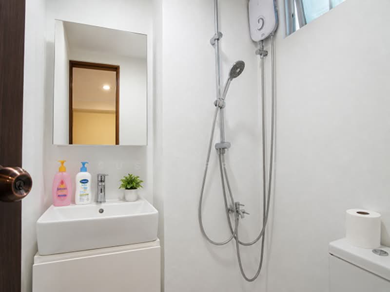 Geylang 3+2 Co-live/ Family With 1 Parking, Geyland Road, 3 Bedrooms, 2,800 sqft, Conservation House For Rent, by Susan Prior, 500181504 - Bathroom - PropertyGuru.com.sg