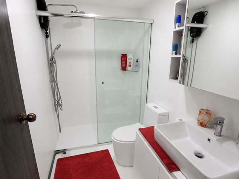 Geylang 3+2 Co-live/ Family With 1 Parking, Geyland Road, 3 Bedrooms, 2,800 sqft, Conservation House For Rent, by Susan Prior, 500181504 - Bathroom - PropertyGuru.com.sg