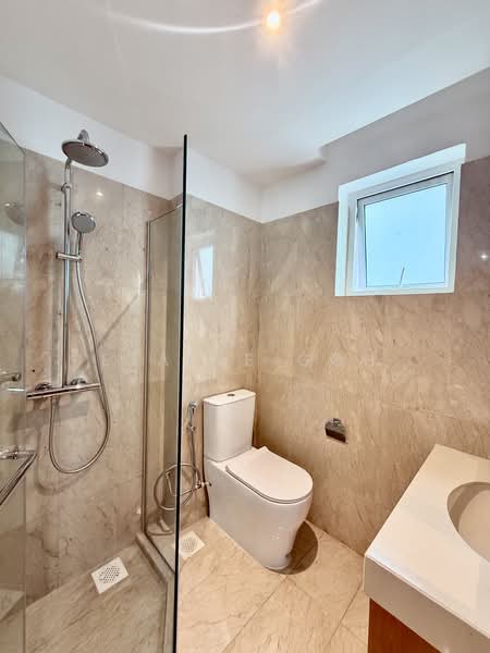Branksome Road, Detached House, 4 Bedrooms, 5,300 sqft, Detached House For Rent, by Elaine Goh, 500181506 - Bathroom - PropertyGuru.com.sg