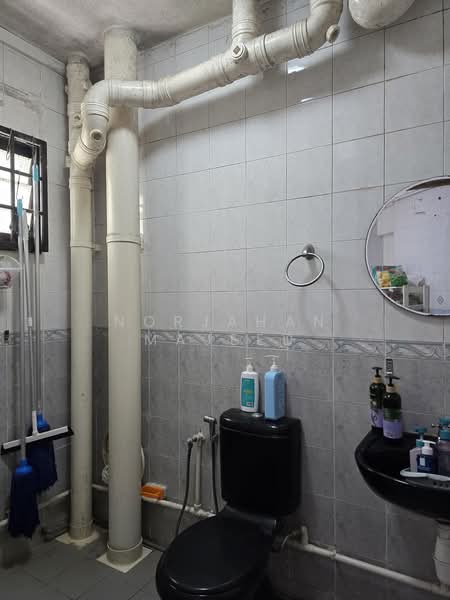 186D Rivervale Drive, 186D Rivervale Drive, 3 Bedrooms, 1,184 sqft, HDB Flat For Sale, by Norjahan Majeed, 500181513 - Bathroom - PropertyGuru.com.sg
