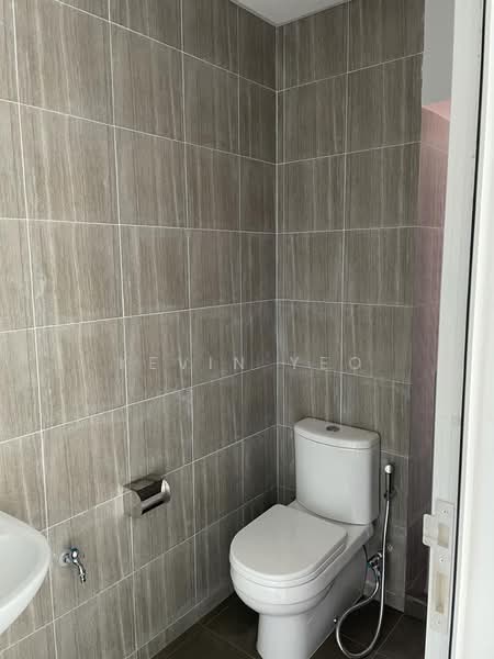 Inspace, 24 New Industrial Road, 2,454 sqft, Light Industrial (B1) For Sale, by Kevin Yeo, 500181515 - Bathroom - CommercialGuru.com.sg