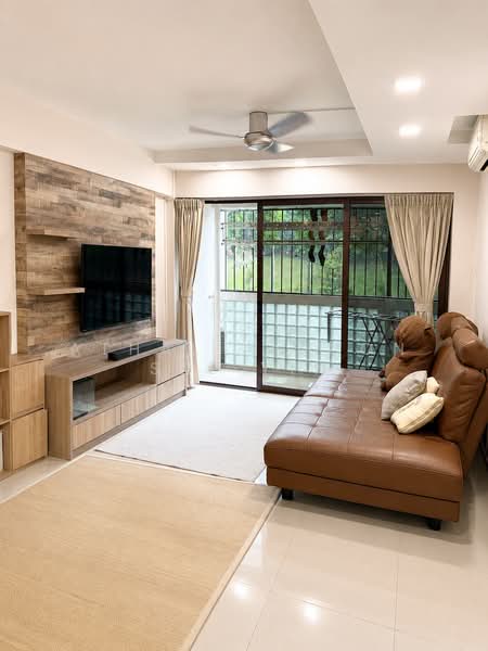 588B Montreal Drive, 588B Montreal Drive, 4 Bedrooms, 1,345 sqft, HDB Flat For Sale, by Athalia Soon Sze Yin, 500181521 - Living Room - PropertyGuru.com.sg