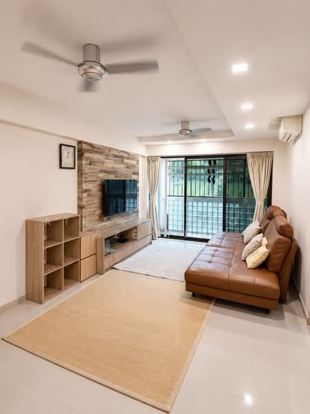 588B Montreal Drive, 588B Montreal Drive, 4 Bedrooms, 1,345 sqft, HDB Flat For Sale, by Athalia Soon Sze Yin, 500181521 - Living Room - PropertyGuru.com.sg