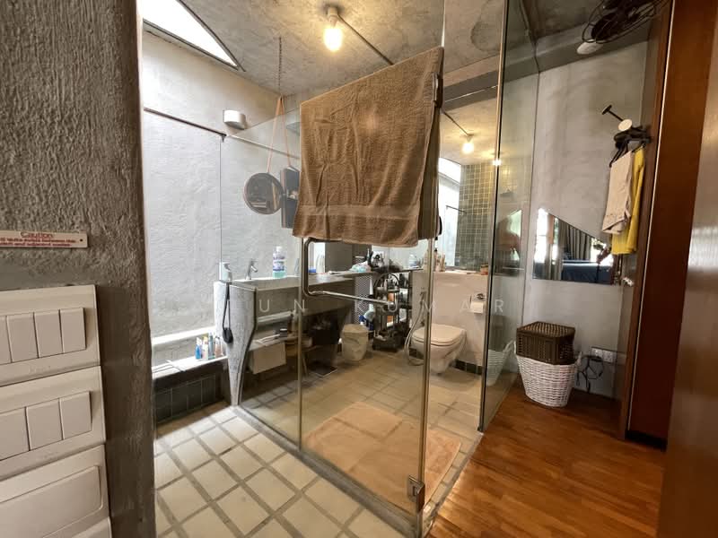 Jalan Tanjong, Jalan Tanjong, 4 Bedrooms, 6,000 sqft, Terraced House For Rent, by Arun Kumar, 500181523 - Bathroom - PropertyGuru.com.sg
