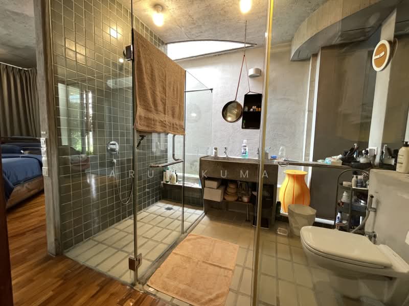 Jalan Tanjong, Jalan Tanjong, 4 Bedrooms, 6,000 sqft, Terraced House For Rent, by Arun Kumar, 500181523 - Bathroom - PropertyGuru.com.sg